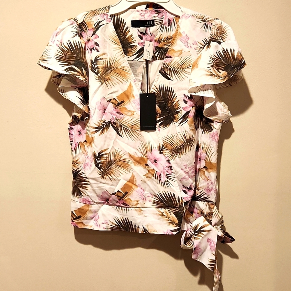 ❤️ NWT! KUT FROM THE KLOTH FLUTTER SLEEVE FLORAL WRAP TOP, SMALL